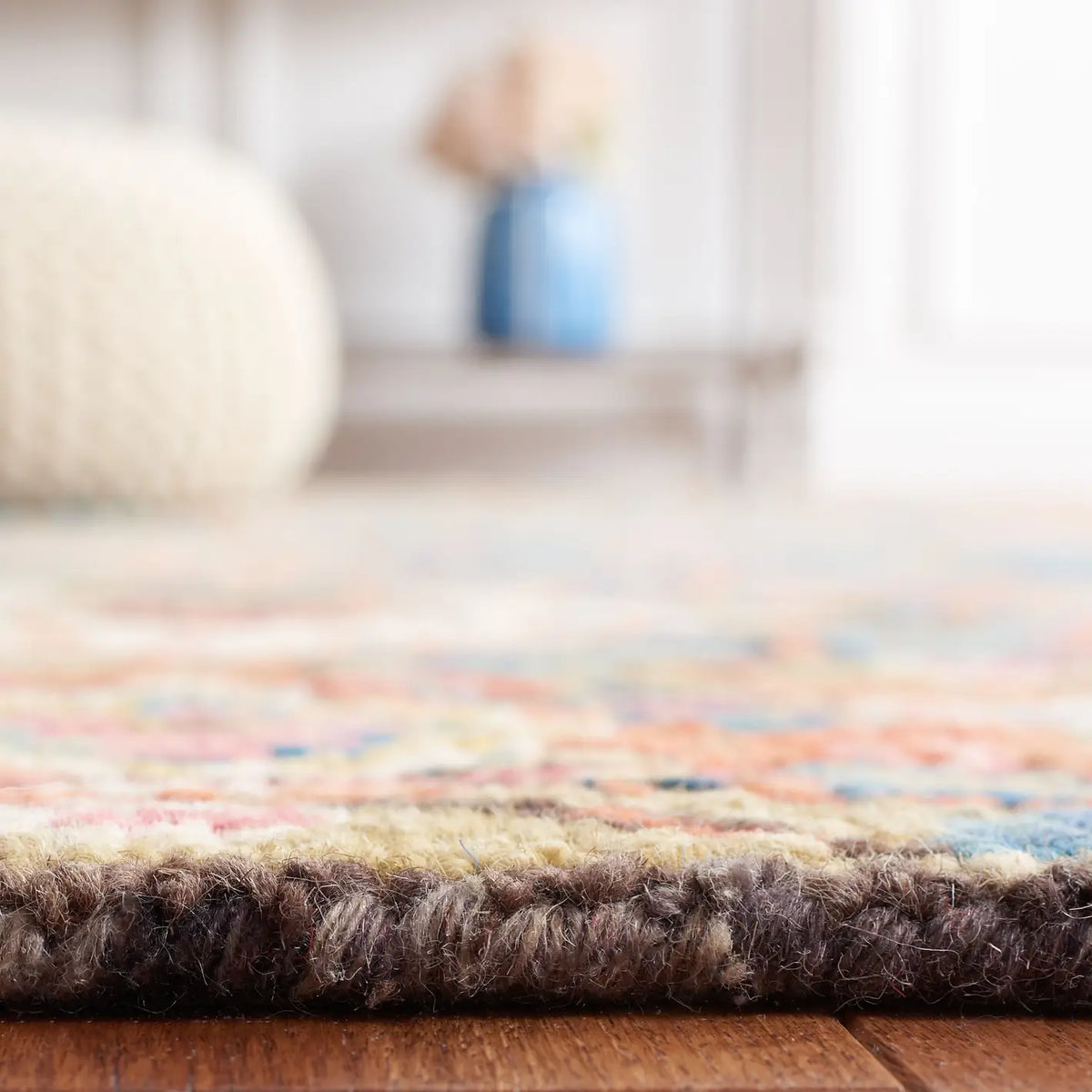 Safavieh Blossom 4'-0" x 6'-0" Rug in Blue / Rust