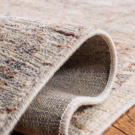 Safavieh Marvel 5'-1" x 7'-6" Rug in Beige / Gold