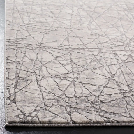 Safavieh Meadow 4'-0" x 6'-0" Rug in Beige / Grey