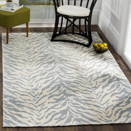 Safavieh Marbella 5'-0" x 8'-0" Rug in Blue / Ivory