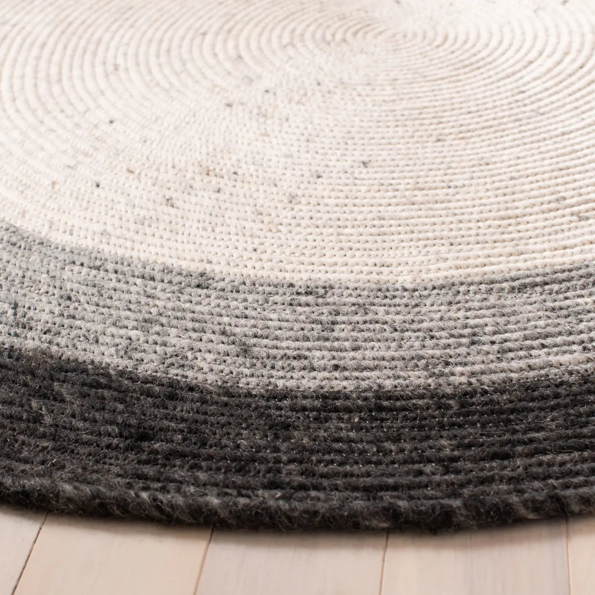 Safavieh Braided 3'-0" x 3'-0" Rug in Grey / Ivory