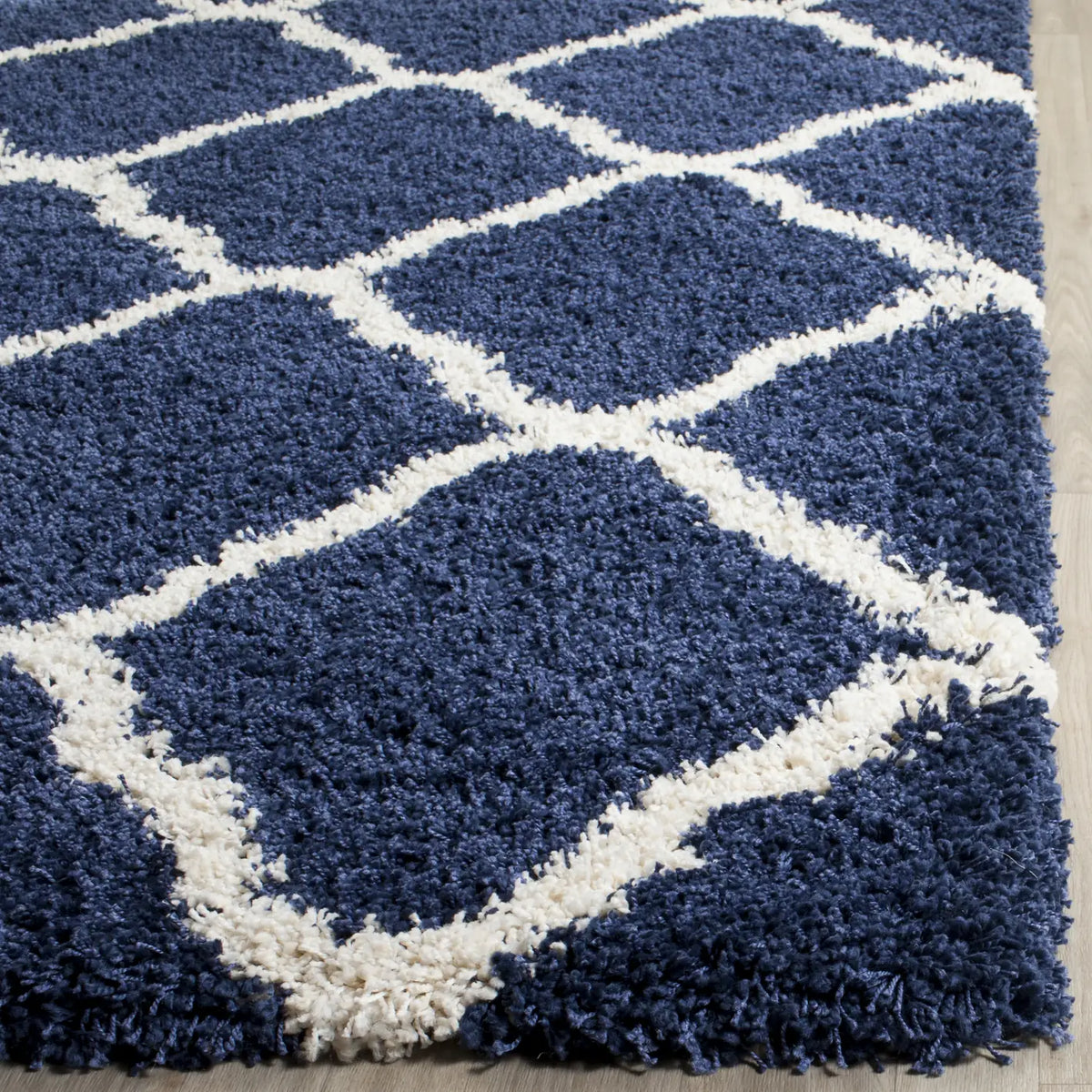 Safavieh Hudson Shag 4'-0" x 6'-0" Rug in Navy / Ivory