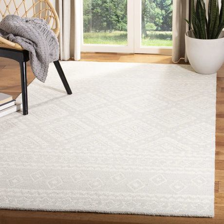 Safavieh Micro-Loop 4'-0" x 6'-0" Rug in Grey / Ivory
