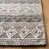 Safavieh Natura 5'-0" x 8'-0" Rug in Silver