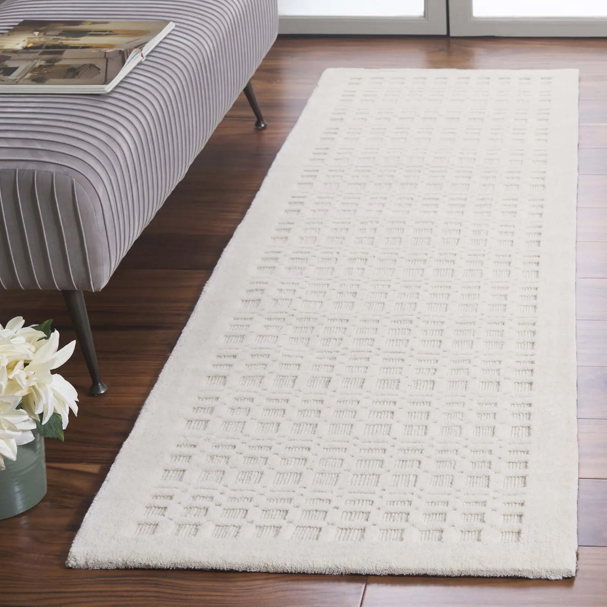 Safavieh Impressions 2'-3" x 8'-0" Rug in Ivory