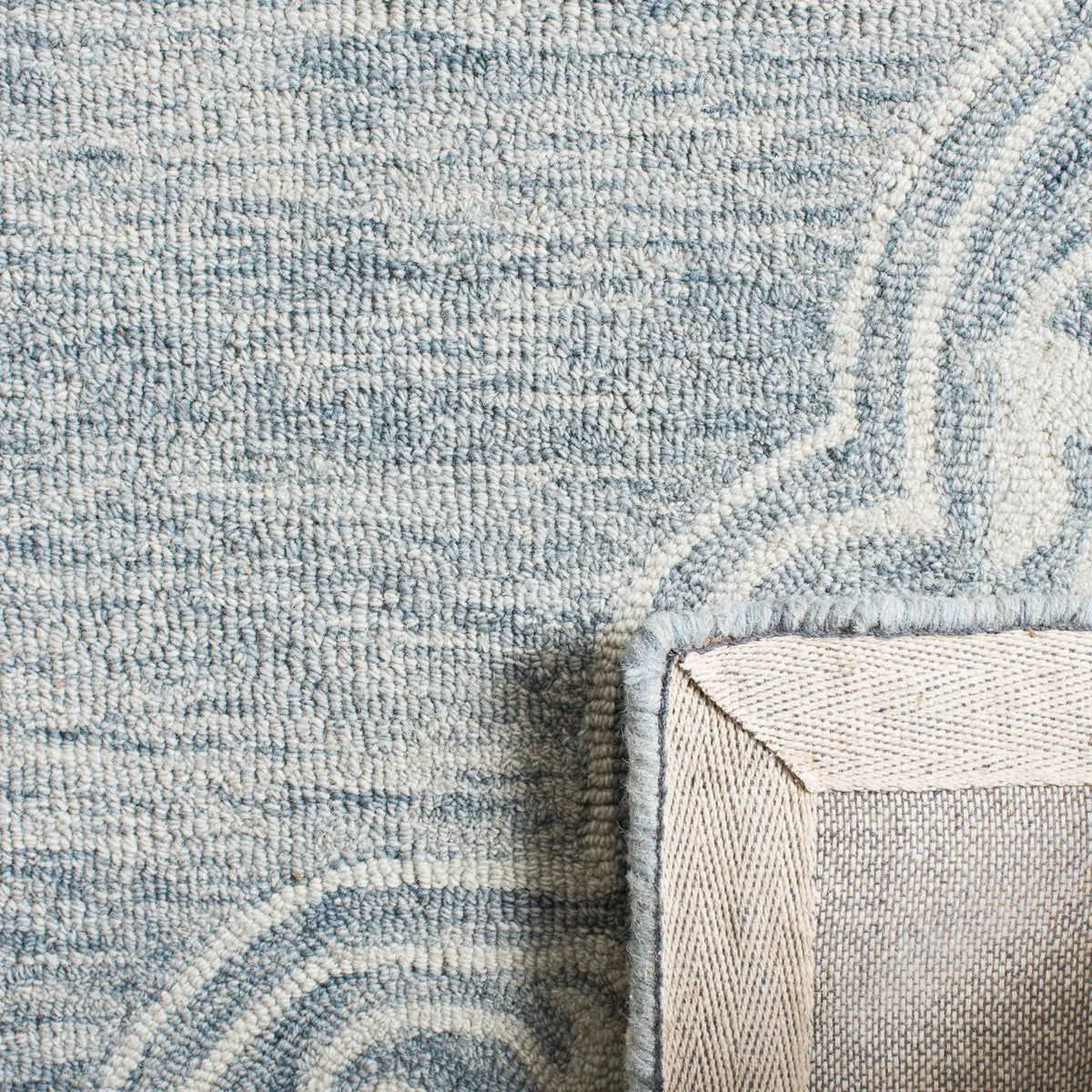 Safavieh Micro-Loop 4'-0" x 6'-0" Rug in Blue / Ivory