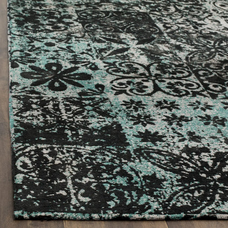 Safavieh Classic Vintage 4'-0" x 6'-0" Rug in Teal / Black