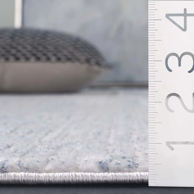 Safavieh Whisper 4'-0" x 6'-0" Rug in Blue / Grey
