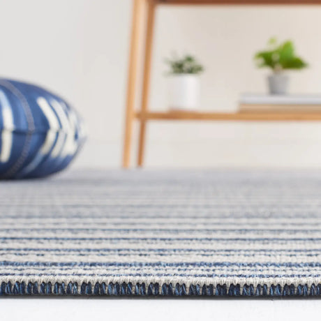 Safavieh Martha Stewart 5'-0" x 7'-0" Rug in Navy / Light Grey