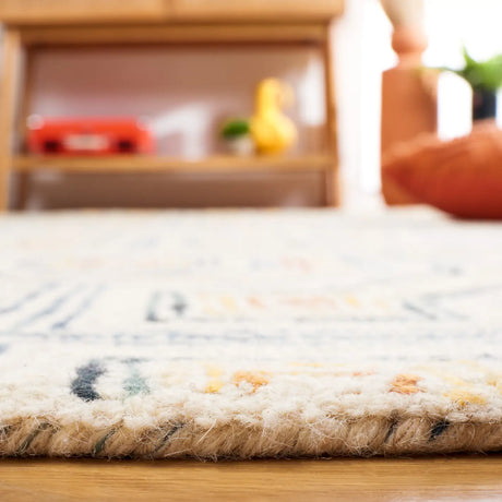Safavieh Aspen 4'-0" x 6'-0" Rug in Ivory / Blue