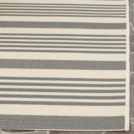 Safavieh Courtyard 4'-0" x 5'-7" Rug in Grey / Bone