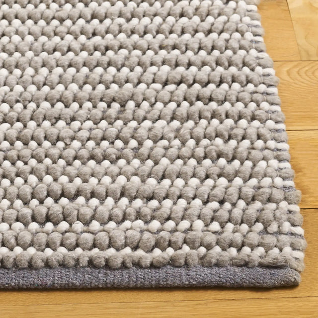 Safavieh Natura 4'-0" x 6'-0" Rug in Grey / Ivory