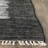 Safavieh Montauk 4'-0" x 6'-0" Rug in Ivory / Black