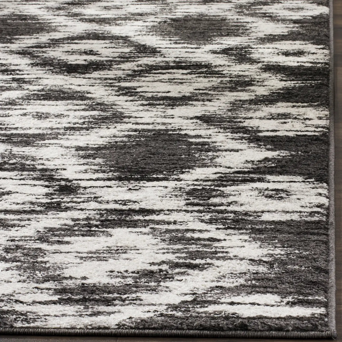 Safavieh Adirondack 5'-1" x 7'-6" Rug in Charcoal / Ivory
