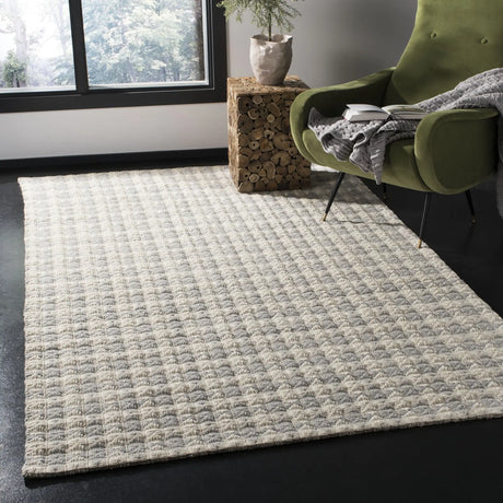 Safavieh Natura 5'-0" x 8'-0" Rug in Silver / Ivory