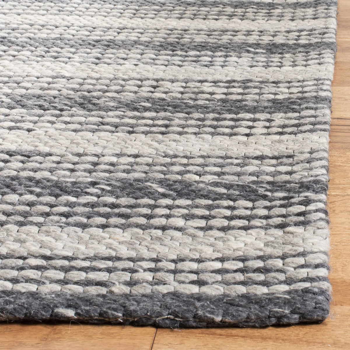 Safavieh Marbella 4'-0" x 6'-0" Rug in Grey / Chocolate