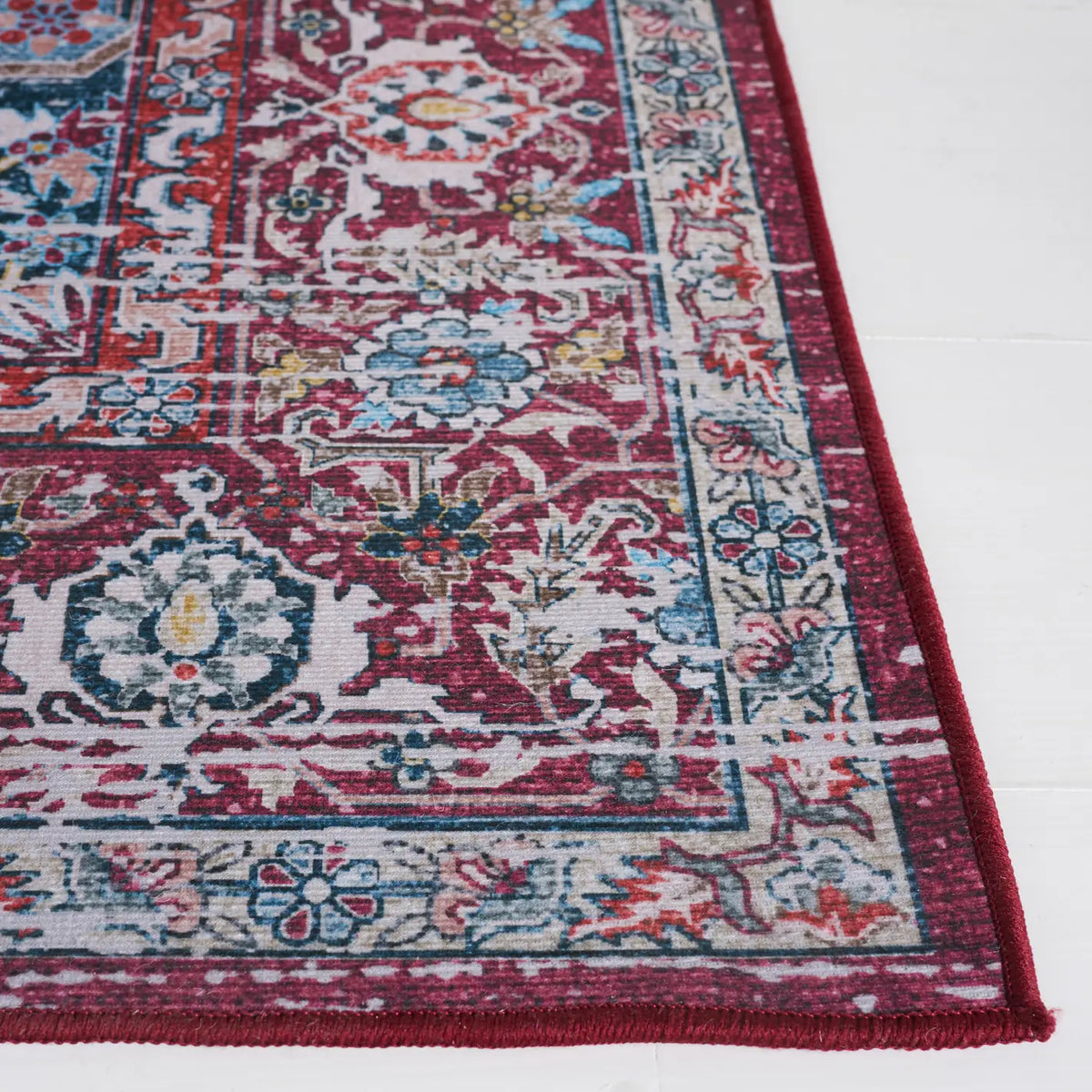 Safavieh Tucson 5'-0" x 8'-0" Rug in Ivory / Red