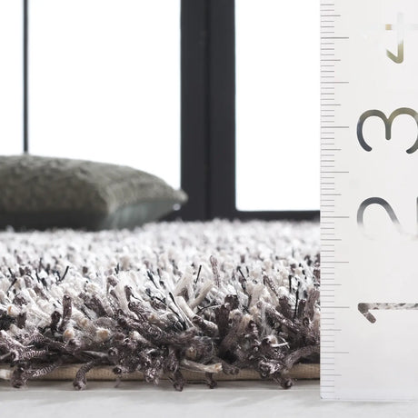 Safavieh Shag 4'-0" x 6'-0" Rug in Platinum / Ivory