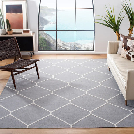 Safavieh Dhurries 6'-0" x 9'-0" Rug in Grey / Ivory
