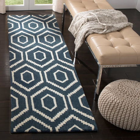 Safavieh Himalaya 2'-3" x 8'-0" Rug in Navy / Ivory