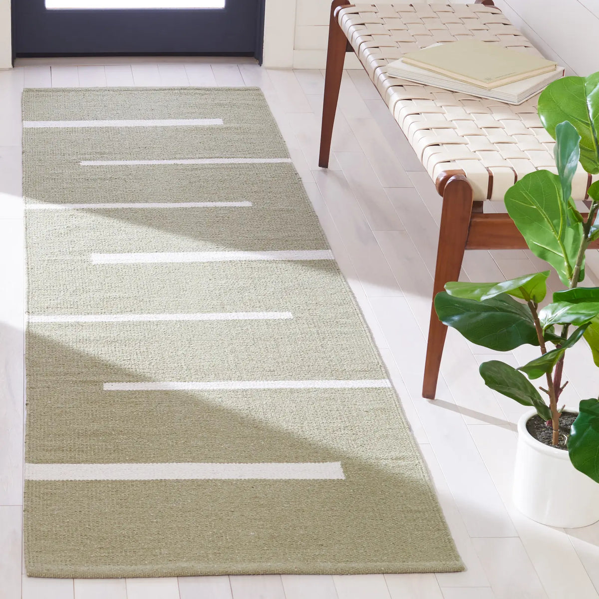 Safavieh Montauk 2'-3" x 8'-0" Rug in Light Green / Ivory