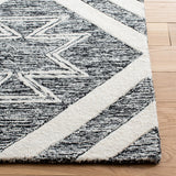 Safavieh Metro 4'-0" x 6'-0" Rug in Ivory / Black