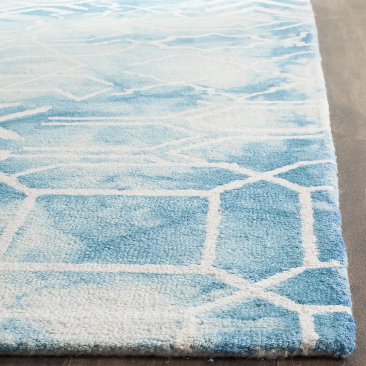 Safavieh Dip Dye 6'-0" x 9'-0" Rug in Blue / Ivory