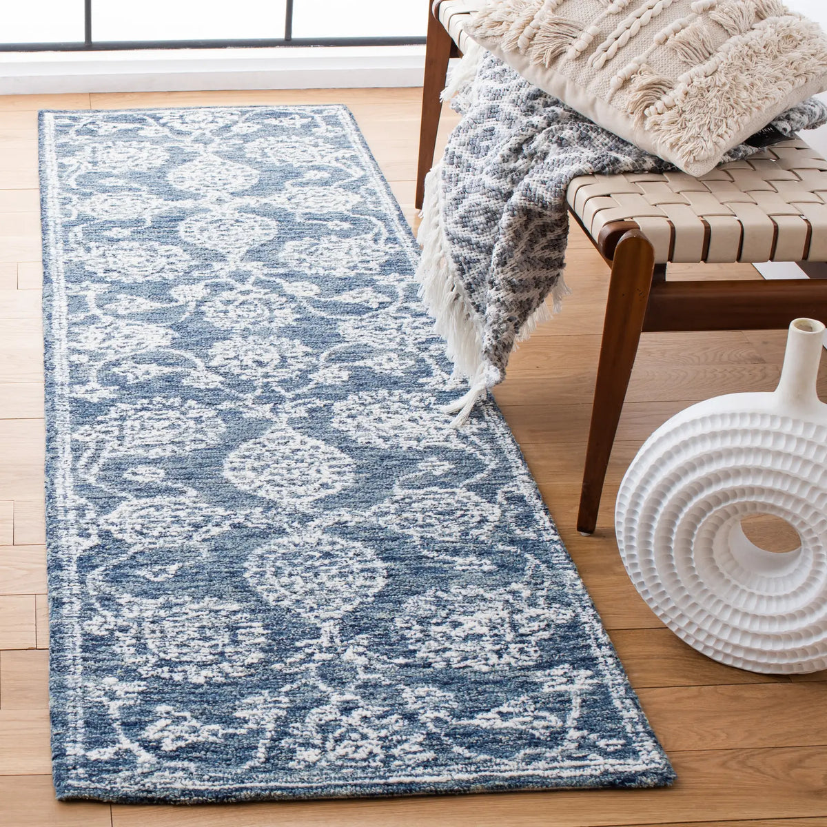 Safavieh Metro 2'-3" x 8'-0" Rug in Natural / Blue