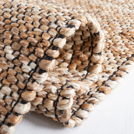 Safavieh Natural Fiber 4'-0" x 6'-0" Rug in Natural / Black