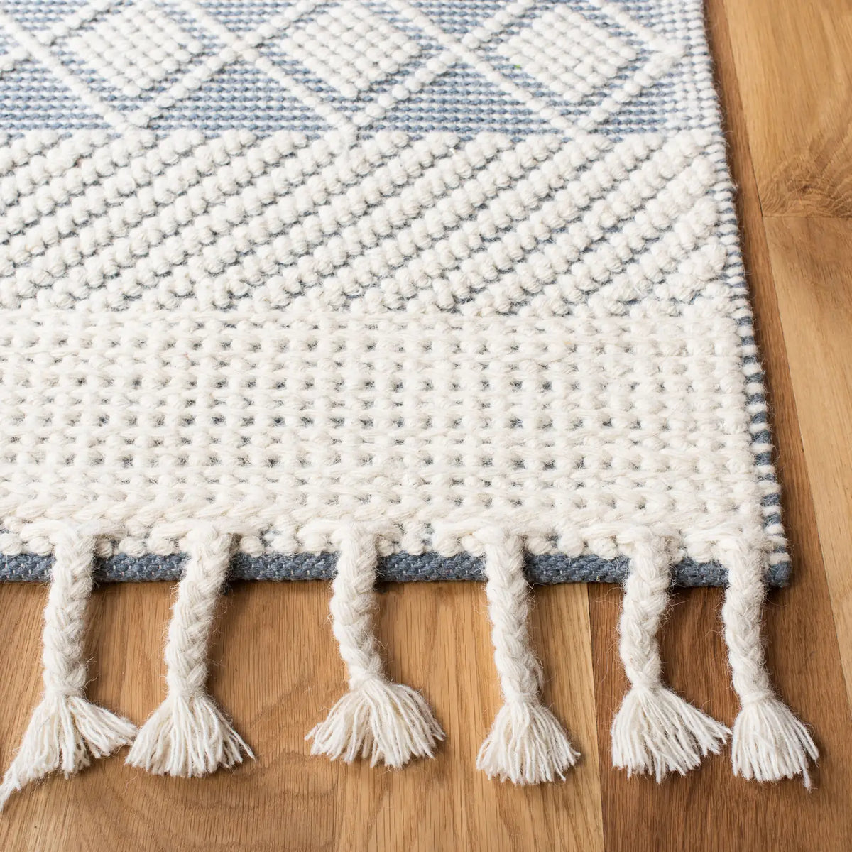 Safavieh Kenya 5'-0" x 8'-0" Rug in Ivory / Blue
