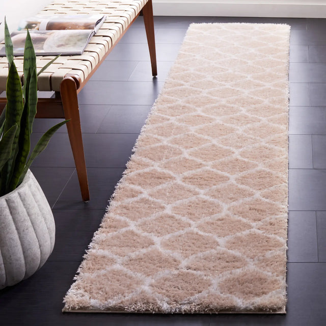 Safavieh Tahoe Shag 2'-0" x 9'-0" Rug in Beige / White