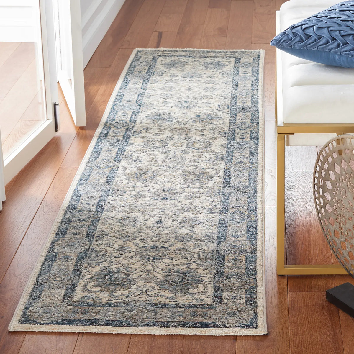 Safavieh Valencia 2'-0" x 8'-0" Rug in Ivory / Blue