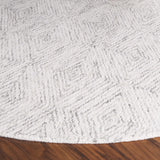Safavieh Ebony 6'-0" x 6'-0" Rug in Grey / Ivory