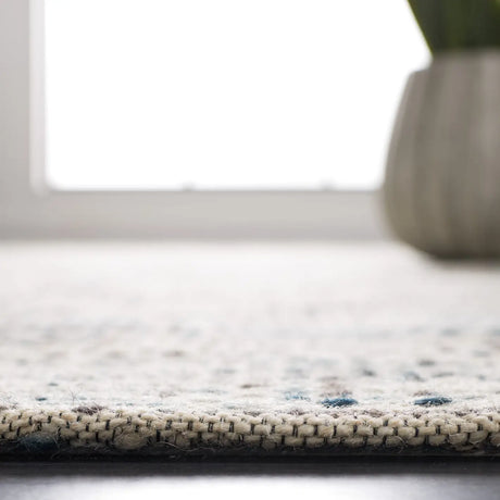 Safavieh Marbella 4'-0" x 6'-0" Rug in Denim / Beige