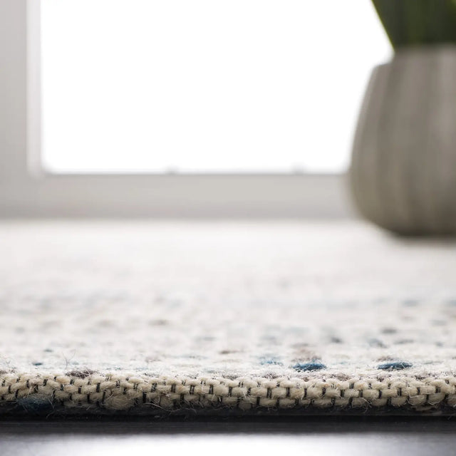Safavieh Marbella 4'-0" x 6'-0" Rug in Denim / Beige
