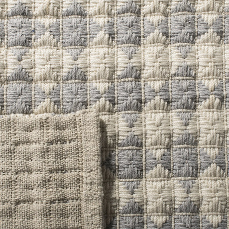 Safavieh Natura 5'-0" x 8'-0" Rug in Silver / Ivory