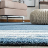 Safavieh Metro 4'-0" x 6'-0" Rug in Blue / Ivory