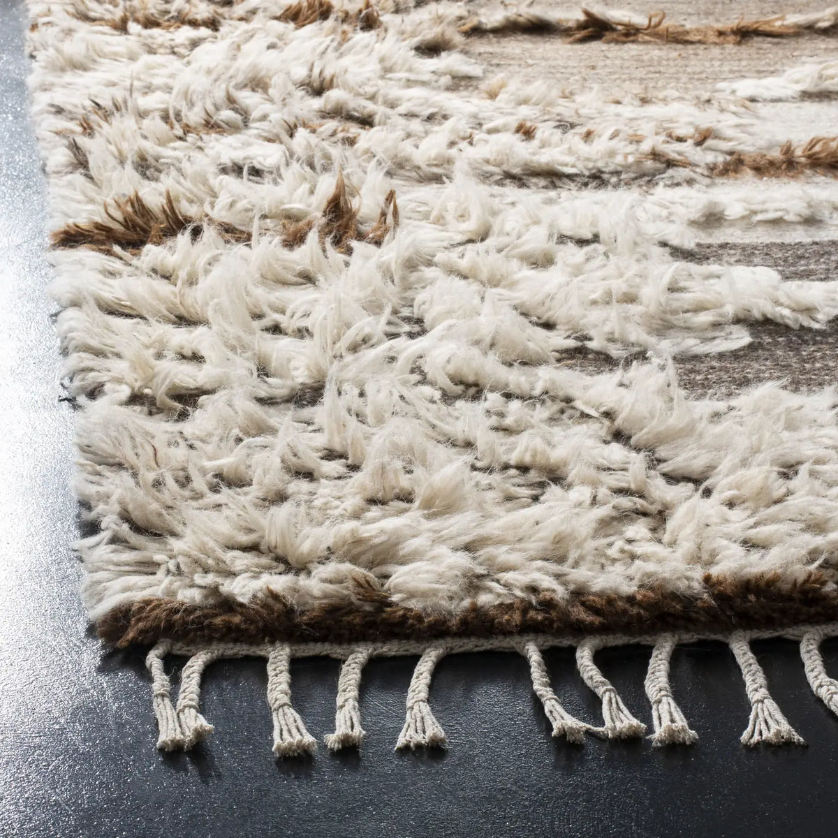 Safavieh Kenya 4'-0" x 6'-0" Rug in Grey / Brown
