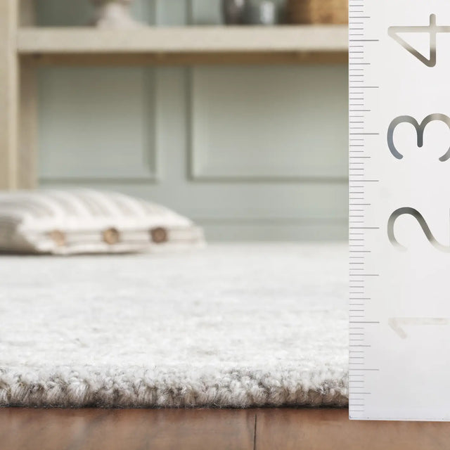 Safavieh Metro 2'-3" x 8'-0" Rug in Light Grey / Ivory