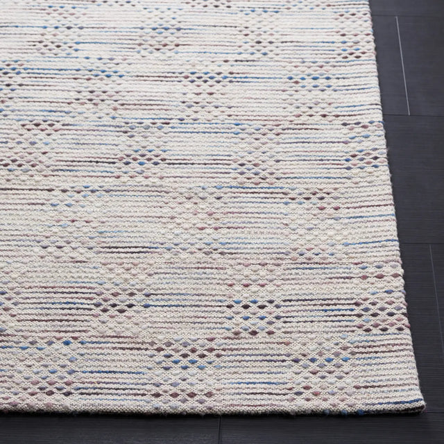 Safavieh Marbella 4'-0" x 6'-0" Rug in Blue / Beige