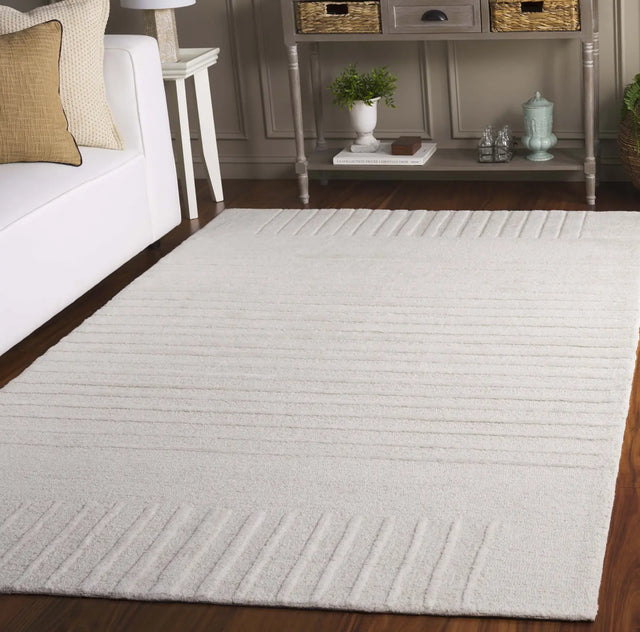 Safavieh Ebony 4'-0" x 6'-0" Rug in Ivory