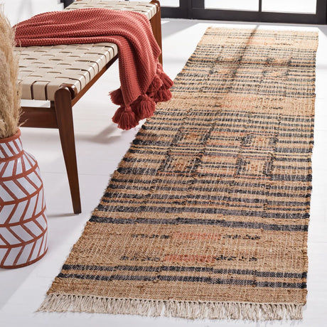 Safavieh Kilim 2'-3" x 11'-0" Rug in Natural / Black