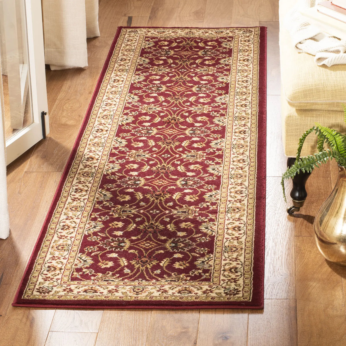 Safavieh Lyndhurst 2'-3" x 12'-0" Rug in Red / Ivory