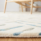 Safavieh Metro 4'-0" x 6'-0" Rug in Ivory / Blue