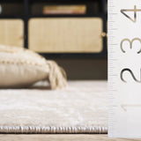 Safavieh Mila 4'-0" x 6'-0" Rug in Ivory / Beige