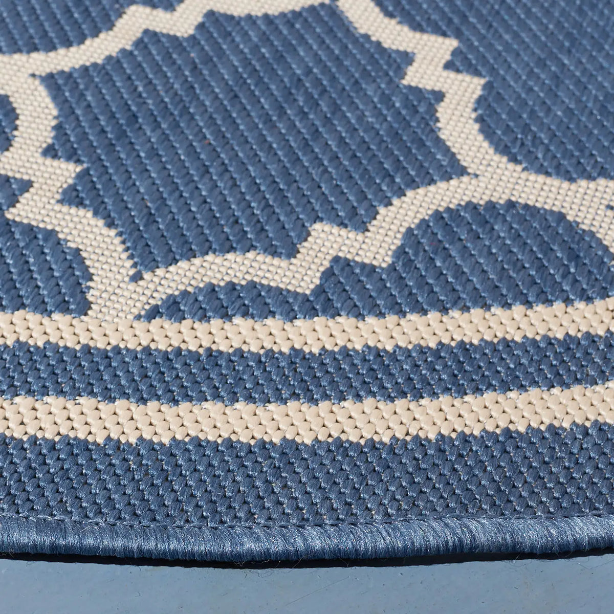 Safavieh Courtyard 5'-3" x 5'-3" Rug in Blue / Beige