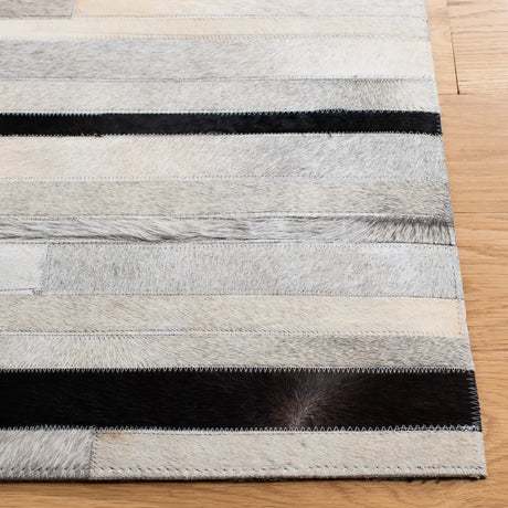 Safavieh Studio Leather 4'-0" x 6'-0" Rug in Ivory / Black