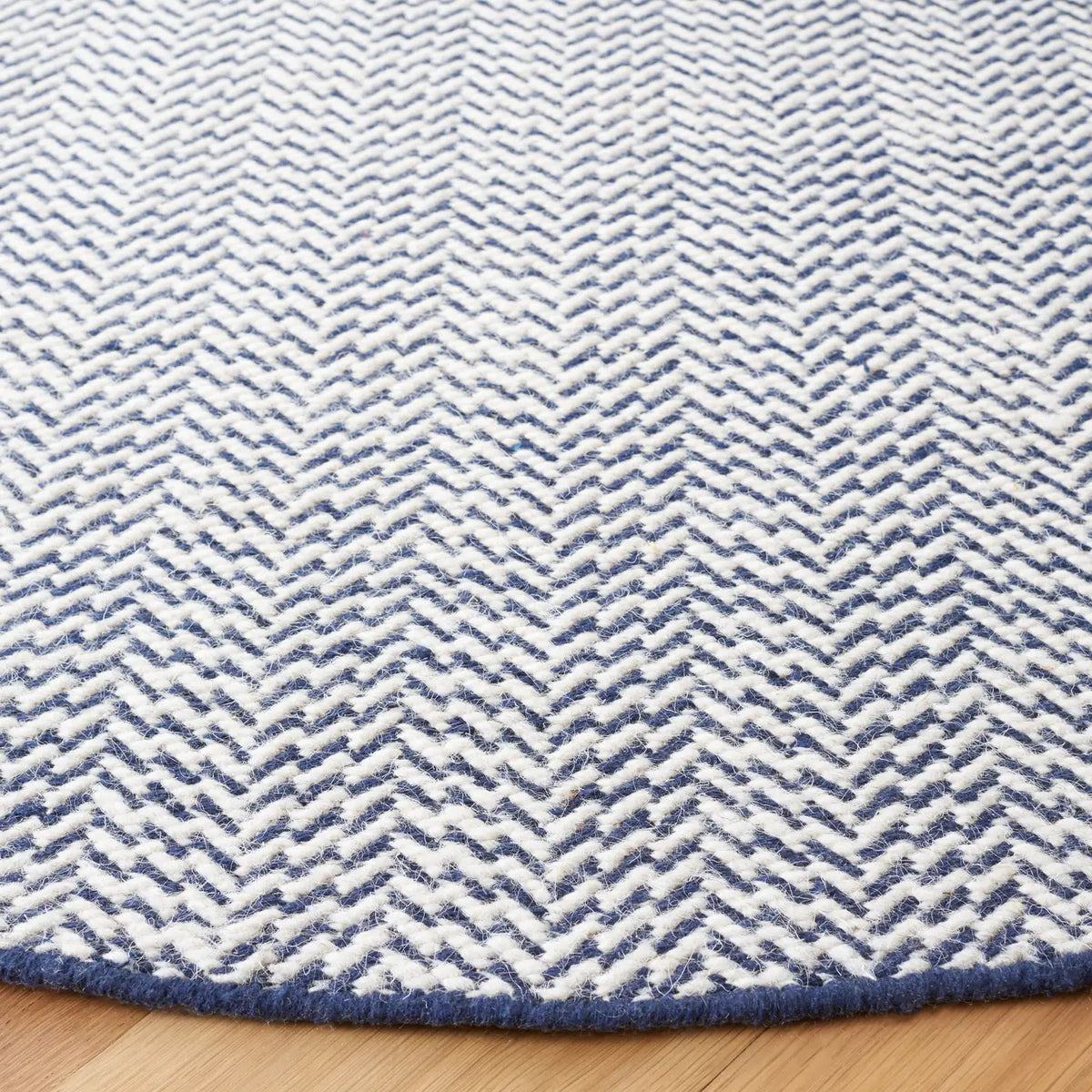 Safavieh Vermont 6'-0" x 6'-0" Rug in Navy / Ivory