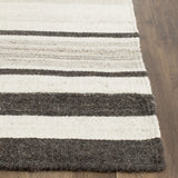 Safavieh Dhurries 4'-0" x 6'-0" Rug in Natural / Grey