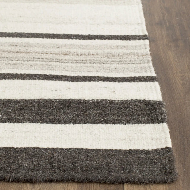 Safavieh Dhurries 4'-0" x 6'-0" Rug in Natural / Grey